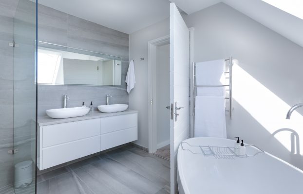 A Small Bathroom: 10 Remodeling Tips