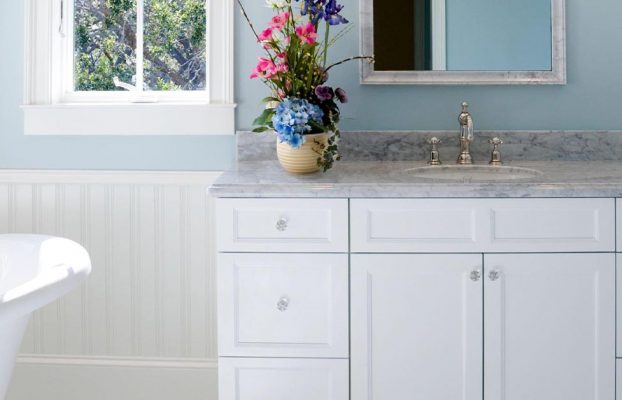 5 Reasons to Replace Bathroom Cabinets